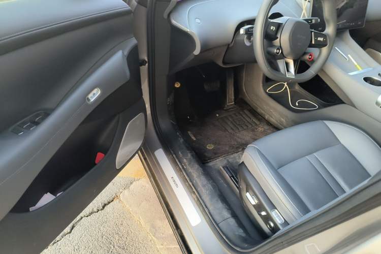Used Xiaomi Auto YU7 2025 Ultra-Long Range Rear-Wheel Drive Version Driver Seat
