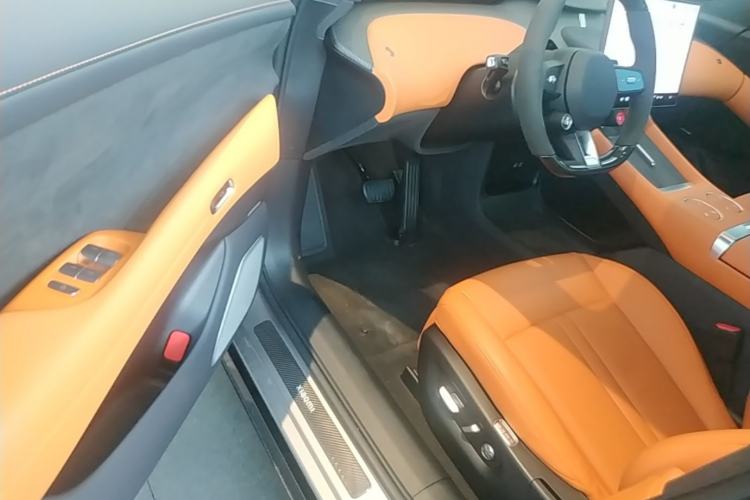 Used Xiaomi Auto YU7 2025 Ultra-Long Range High-Performance All-Wheel-Drive Max Edition Driver Seat