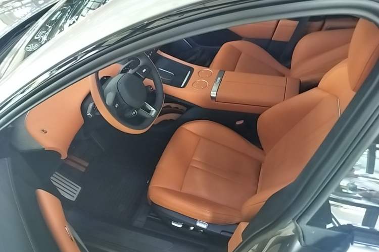 Used Xiaomi Auto YU7 2025 Ultra-Long Range High-Performance All-Wheel-Drive Max Edition Driver Seat