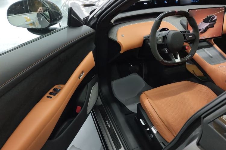 Used Xiaomi Auto YU7 2025 Ultra-Long Range High-Performance All-Wheel-Drive Max Edition Driver Seat