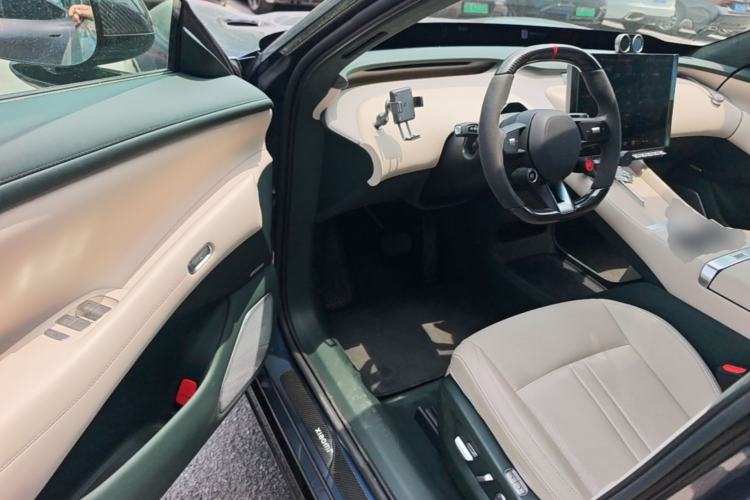 Used Xiaomi Auto YU7 2025 Ultra-Long Range High-Performance All-Wheel-Drive Max Edition Driver Seat
