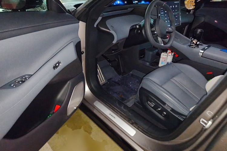 Used Xiaomi Auto YU7 2025 Ultra-Long Range Rear-Wheel Drive Version Driver Seat