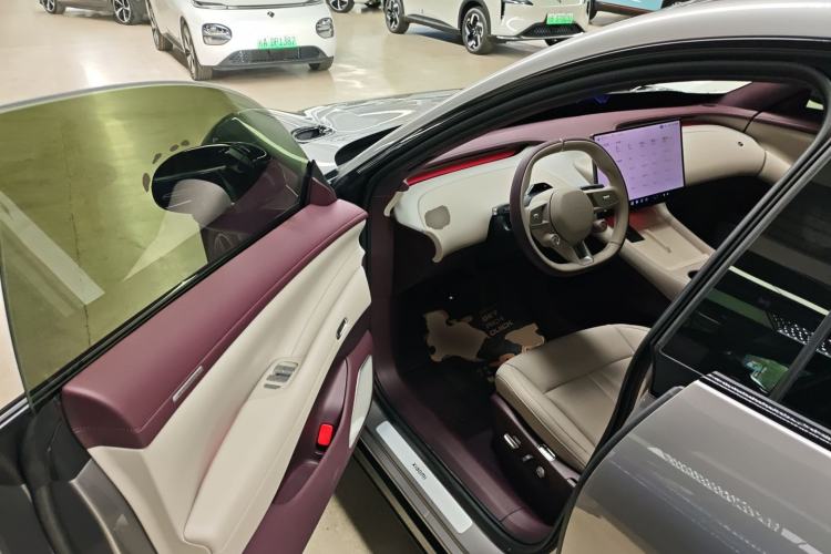 Used Xiaomi Auto YU7 2025 Ultra-Long Range Rear-Wheel Drive Version Driver Seat