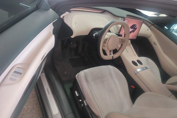 Used Xiaomi Auto YU7 2025 Ultra-Long Range Rear-Wheel Drive Version Driver Seat