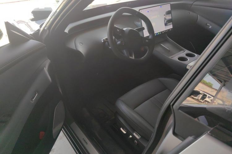 Used Xiaomi Auto YU7 2025 Ultra-Long Range Rear-Wheel Drive Version Driver Seat