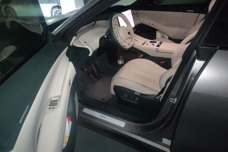 Used Xiaomi Auto YU7 2025 Ultra-Long Range Rear-Wheel Drive Version Driver Seat