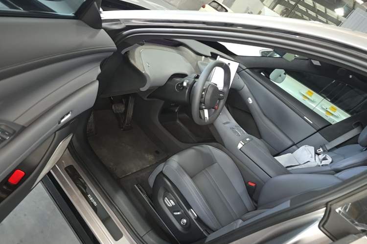 Used Xiaomi Auto YU7 2025 Ultra-Long Range High-Performance All-Wheel-Drive Max Edition Driver Seat