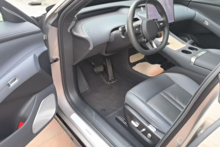 Used Xiaomi Auto YU7 2025 Ultra-Long Range Rear-Wheel Drive Version Driver Seat