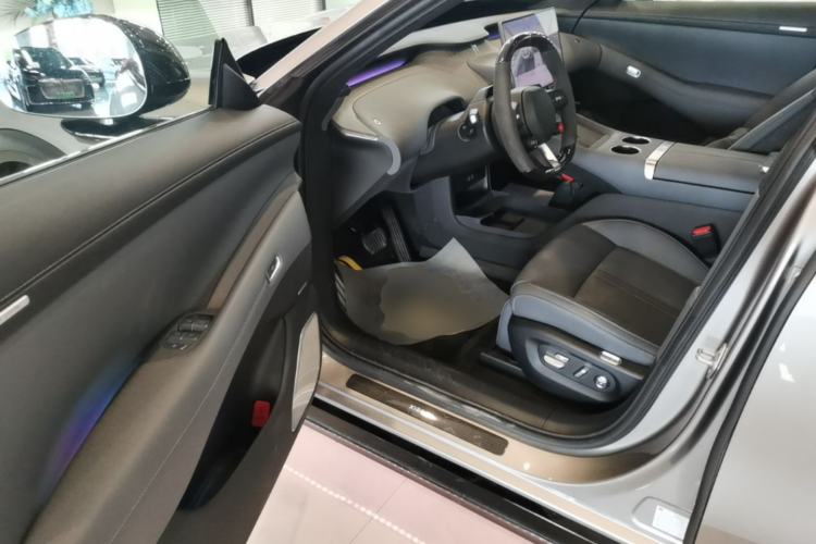 Used Xiaomi Auto YU7 2025 Ultra-Long Range High-Performance All-Wheel-Drive Max Edition Driver Seat