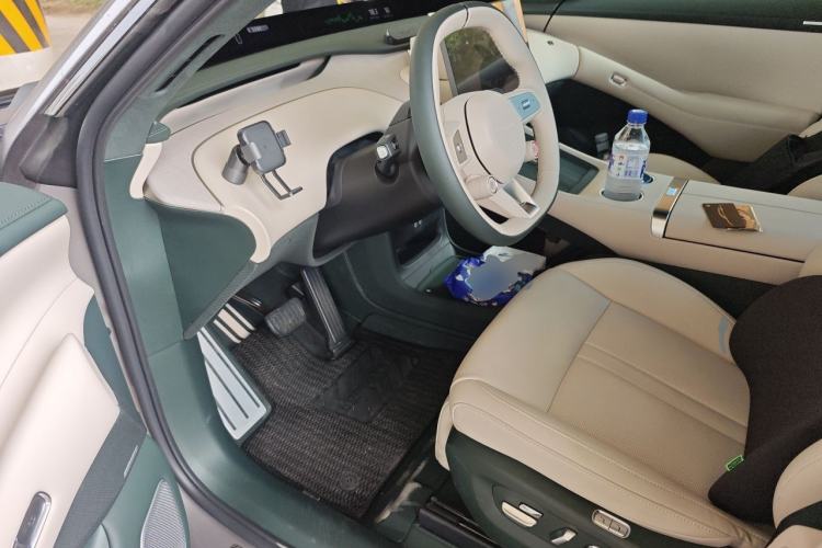 Used Xiaomi Auto YU7 2025 Ultra-Long Range High-Performance All-Wheel-Drive Max Edition Driver Seat