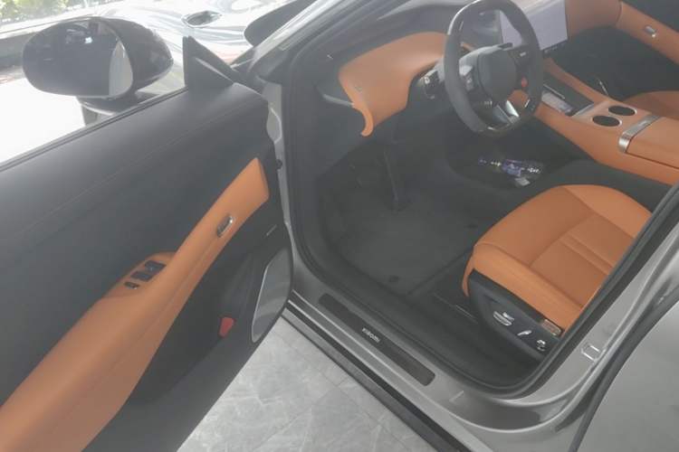 Used Xiaomi Auto YU7 2025 Ultra-Long Range High-Performance All-Wheel-Drive Max Edition Driver Seat
