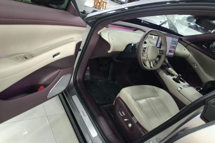 Used Xiaomi Auto YU7 2025 Ultra-Long Range Rear-Wheel Drive Version Driver Seat