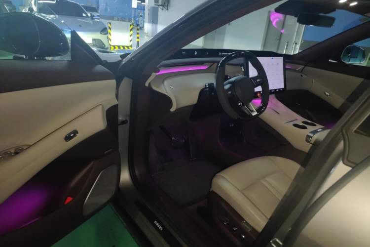 Used Xiaomi Auto YU7 2025 Ultra-Long Range High-Performance All-Wheel-Drive Max Edition Driver Seat