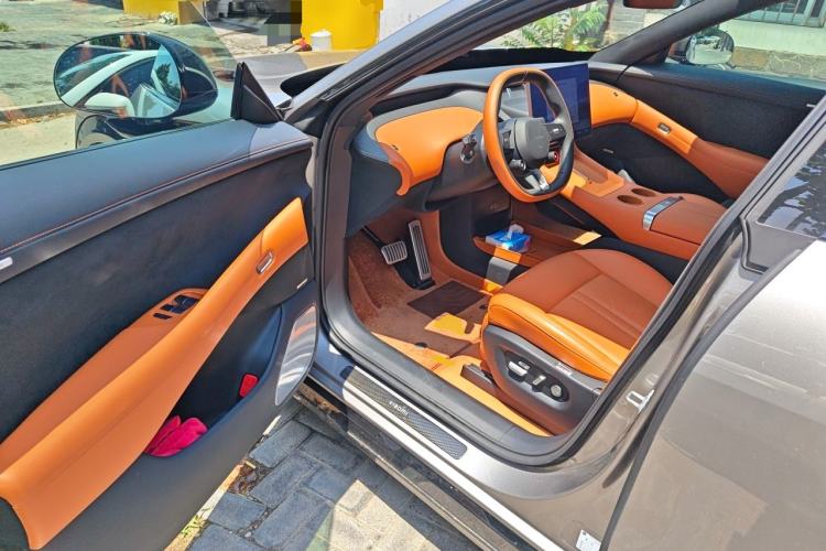 Used Xiaomi Auto YU7 2025 Ultra-Long Range High-Performance All-Wheel-Drive Max Edition Driver Seat
