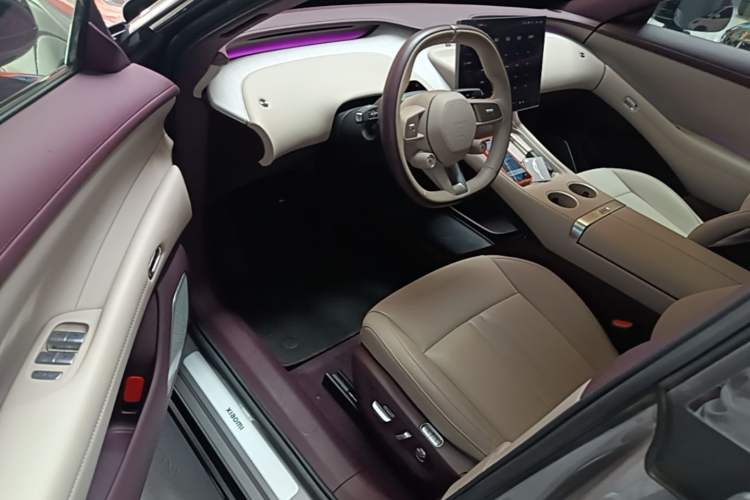 Used Xiaomi Auto YU7 2025 Ultra-Long Range Rear-Wheel Drive Version Driver Seat