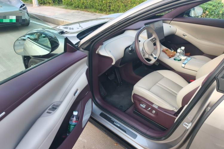 Used Xiaomi Auto YU7 2025 Ultra-Long Range High-Performance All-Wheel-Drive Max Edition Driver Seat