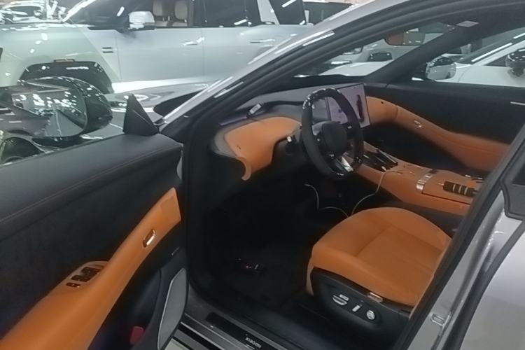 Used Xiaomi Auto YU7 2025 Ultra-Long Range High-Performance All-Wheel-Drive Max Edition Driver Seat