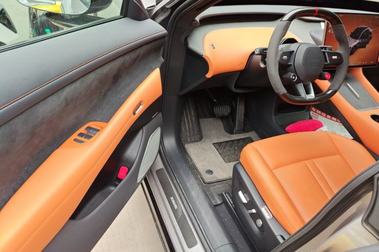 Used Xiaomi Auto YU7 2025 Ultra-Long Range High-Performance All-Wheel-Drive Max Edition Driver Seat
