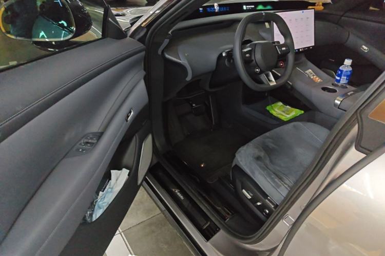 Used Xiaomi Auto YU7 2025 Ultra-Long Range High-Performance All-Wheel-Drive Max Edition Driver Seat