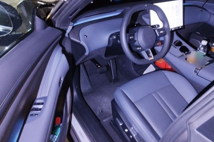 Used Xiaomi Auto YU7 2025 Ultra-Long Range Rear-Wheel Drive Version Driver Seat