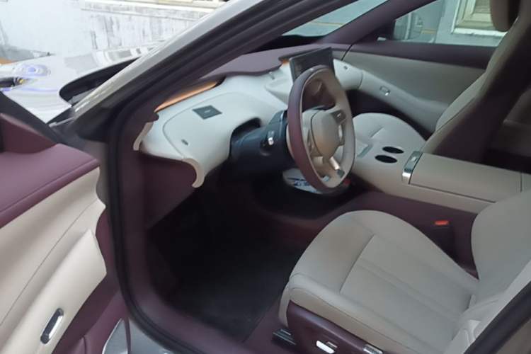 Used Xiaomi Auto YU7 2025 Ultra-Long Range All-Wheel Drive Pro Version Driver Seat
