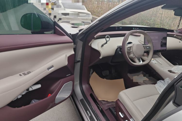 Used Xiaomi Auto YU7 2025 Ultra-Long Range High-Performance All-Wheel-Drive Max Edition Driver Seat