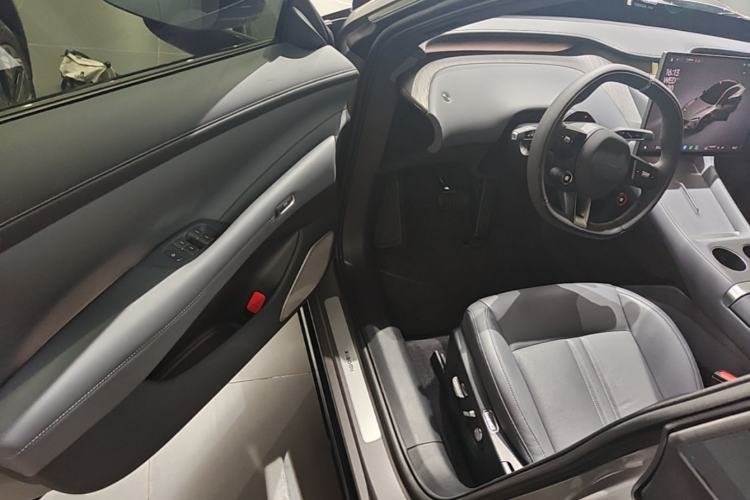 Used Xiaomi Auto YU7 2025 Ultra-Long Range Rear-Wheel Drive Version Driver Seat