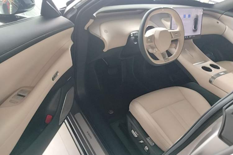 Used Xiaomi Auto YU7 2025 Ultra-Long Range All-Wheel Drive Pro Version Driver Seat