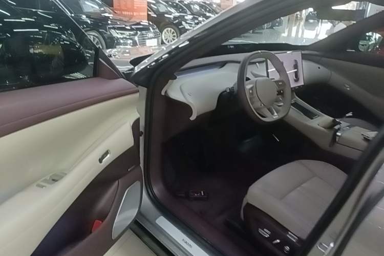 Used Xiaomi Auto YU7 2025 Ultra-Long Range All-Wheel Drive Pro Version Driver Seat