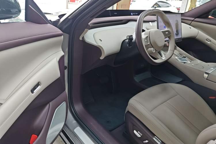 Used Xiaomi Auto YU7 2025 Ultra-Long Range All-Wheel Drive Pro Version Driver Seat