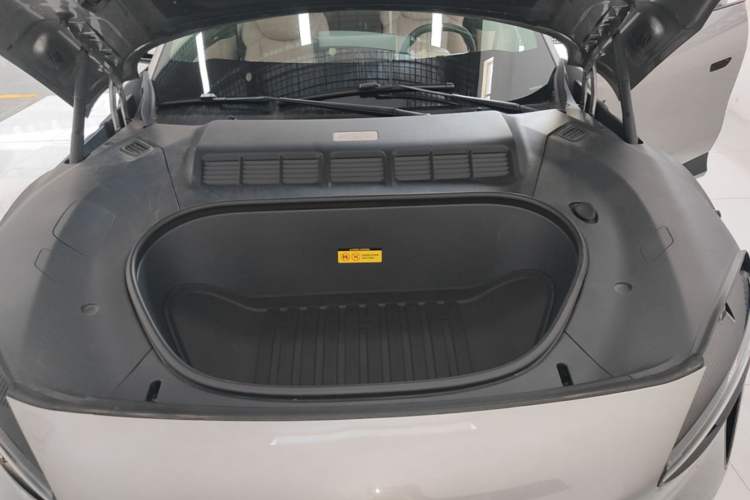 Used Xiaomi Auto YU7 2025 Ultra-Long Range High-Performance All-Wheel-Drive Max Edition Engine Bay