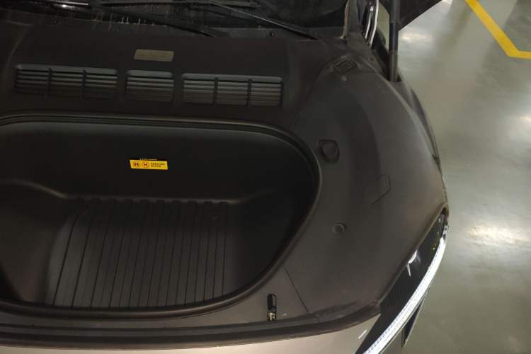 Used Xiaomi Auto YU7 2025 Ultra-Long Range All-Wheel Drive Pro Version Engine Bay Left