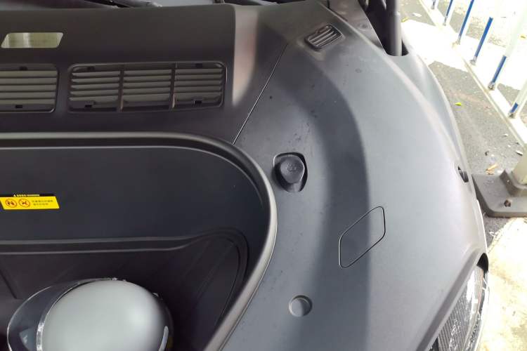 Used Xiaomi Auto YU7 2025 Ultra-Long Range High-Performance All-Wheel-Drive Max Edition Engine Bay Left