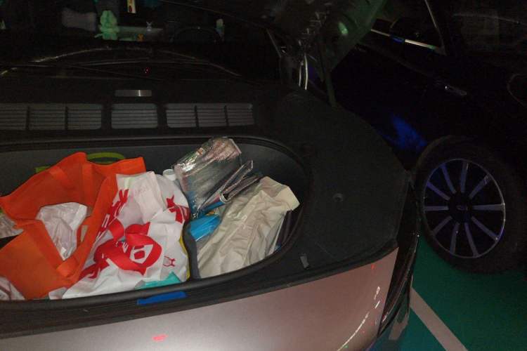 Used Xiaomi Auto YU7 2025 Ultra-Long Range High-Performance All-Wheel-Drive Max Edition Engine Bay Left