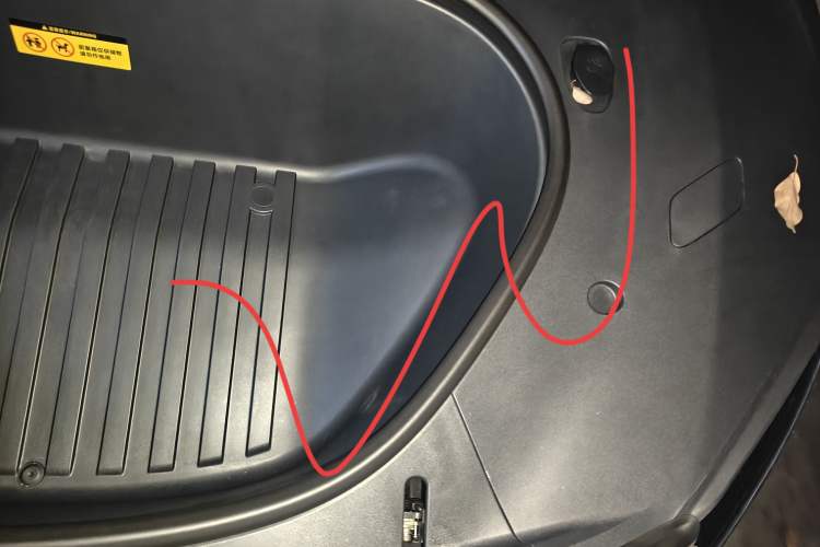 Used Xiaomi Auto YU7 2025 Ultra-Long Range High-Performance All-Wheel-Drive Max Edition Engine Bay Left