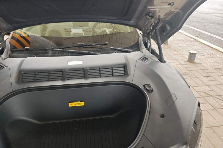 Used Xiaomi Auto YU7 2025 Ultra-Long Range High-Performance All-Wheel-Drive Max Edition Engine Bay Left