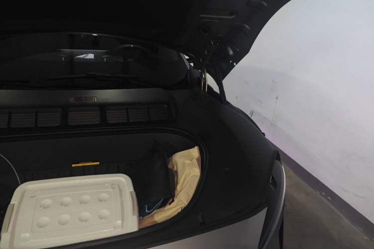 Used Xiaomi Auto YU7 2025 Ultra-Long Range Rear-Wheel Drive Version Engine Bay Left