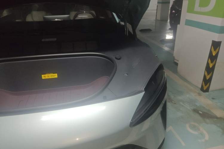 Used Xiaomi Auto YU7 2025 Ultra-Long Range High-Performance All-Wheel-Drive Max Edition Engine Bay Left