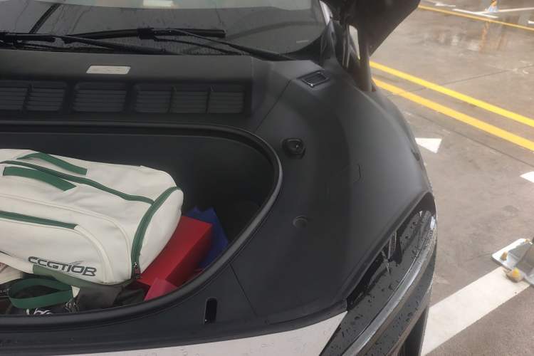 Used Xiaomi Auto YU7 2025 Ultra-Long Range High-Performance All-Wheel-Drive Max Edition Engine Bay Left