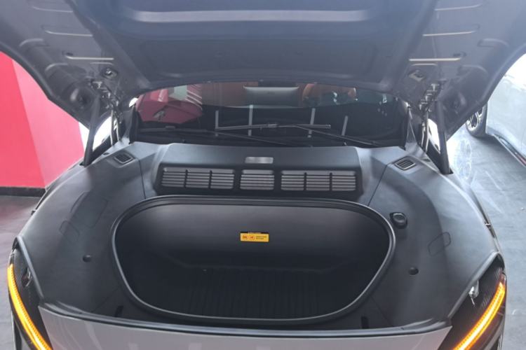 Used Xiaomi Auto YU7 2025 Ultra-Long Range High-Performance All-Wheel-Drive Max Edition Engine Bay