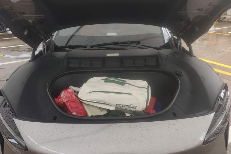 Used Xiaomi Auto YU7 2025 Ultra-Long Range High-Performance All-Wheel-Drive Max Edition Engine Bay
