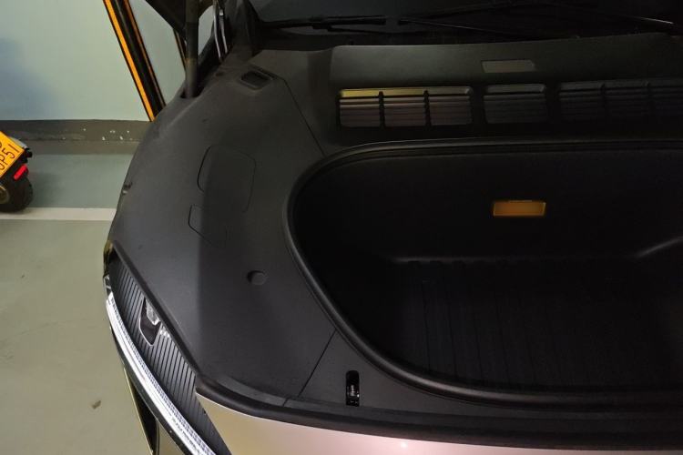 Used Xiaomi Auto YU7 2025 Ultra-Long Range High-Performance All-Wheel-Drive Max Edition Engine Bay Right