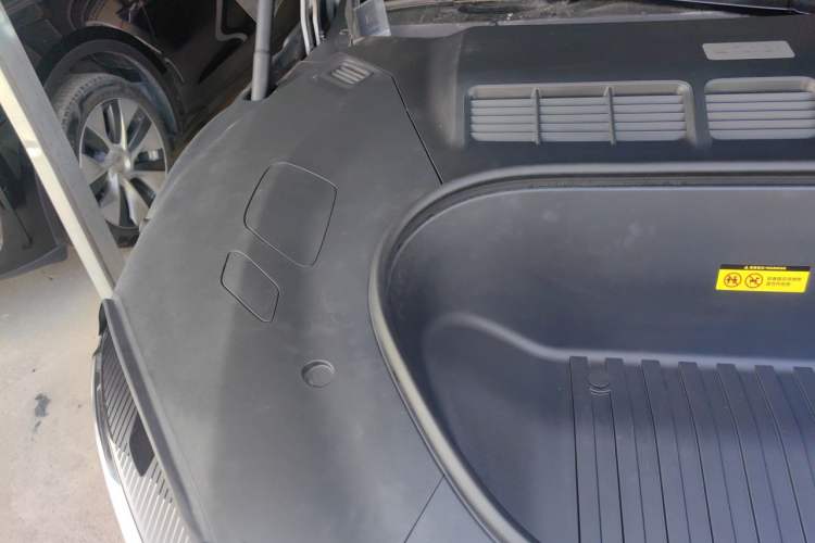 Used Xiaomi Auto YU7 2025 Ultra-Long Range Rear-Wheel Drive Version Engine Bay Right