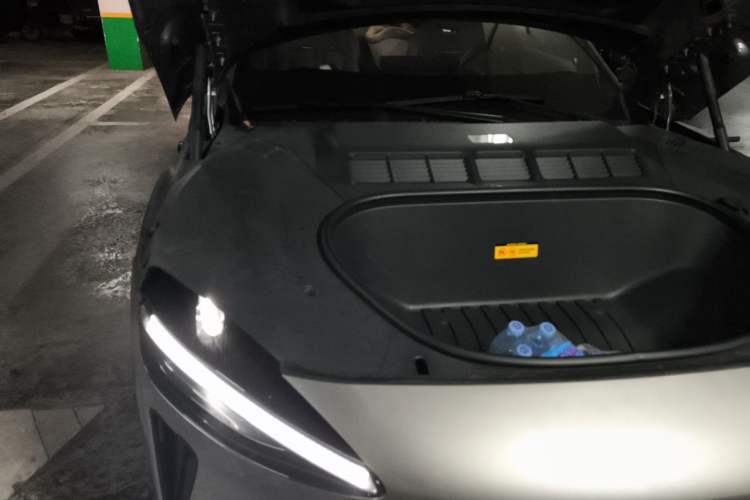 Used Xiaomi Auto YU7 2025 Ultra-Long Range High-Performance All-Wheel-Drive Max Edition Engine Bay Right