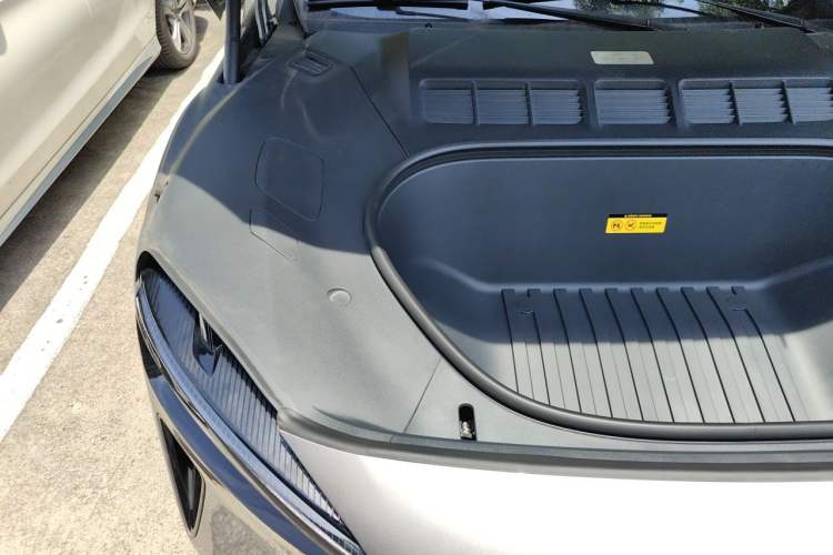 Used Xiaomi Auto YU7 2025 Ultra-Long Range High-Performance All-Wheel-Drive Max Edition Engine Bay Right