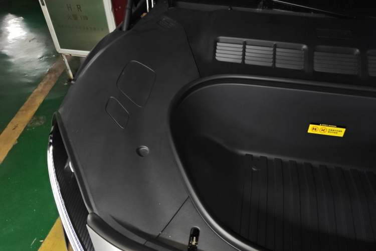 Used Xiaomi Auto YU7 2025 Ultra-Long Range High-Performance All-Wheel-Drive Max Edition Engine Bay Right