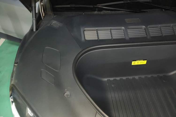 Used Xiaomi Auto YU7 2025 Ultra-Long Range High-Performance All-Wheel-Drive Max Edition Engine Bay Right