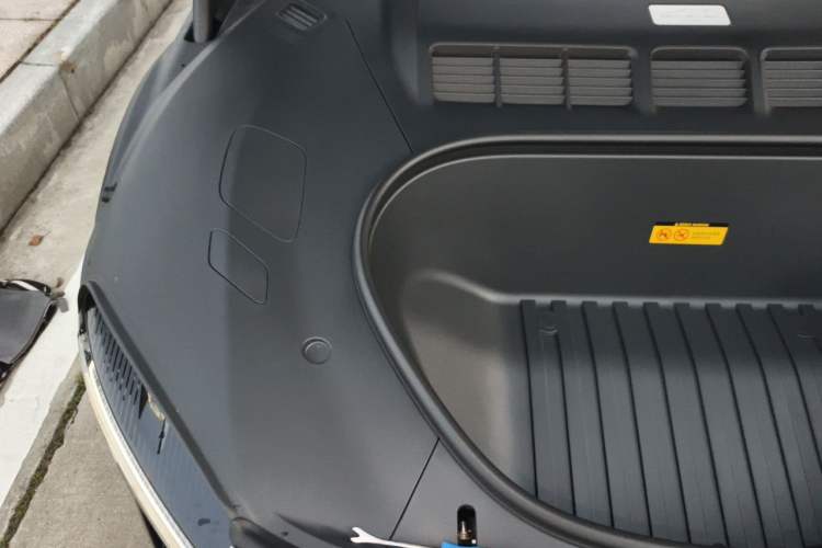 Used Xiaomi Auto YU7 2025 Ultra-Long Range High-Performance All-Wheel-Drive Max Edition Engine Bay Right