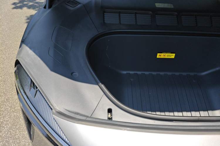 Used Xiaomi Auto YU7 2025 Ultra-Long Range High-Performance All-Wheel-Drive Max Edition Engine Bay Right