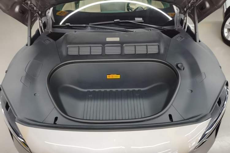 Used Xiaomi Auto YU7 2025 Ultra-Long Range High-Performance All-Wheel-Drive Max Edition Engine Bay